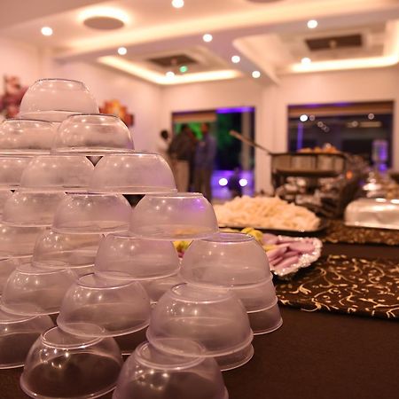 Hotel Gulmohar Pride Ахмаднагар Екстериор снимка