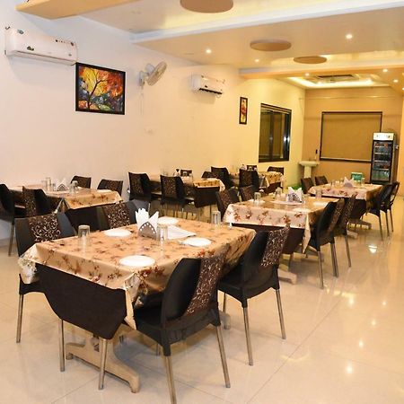 Hotel Gulmohar Pride Ахмаднагар Екстериор снимка