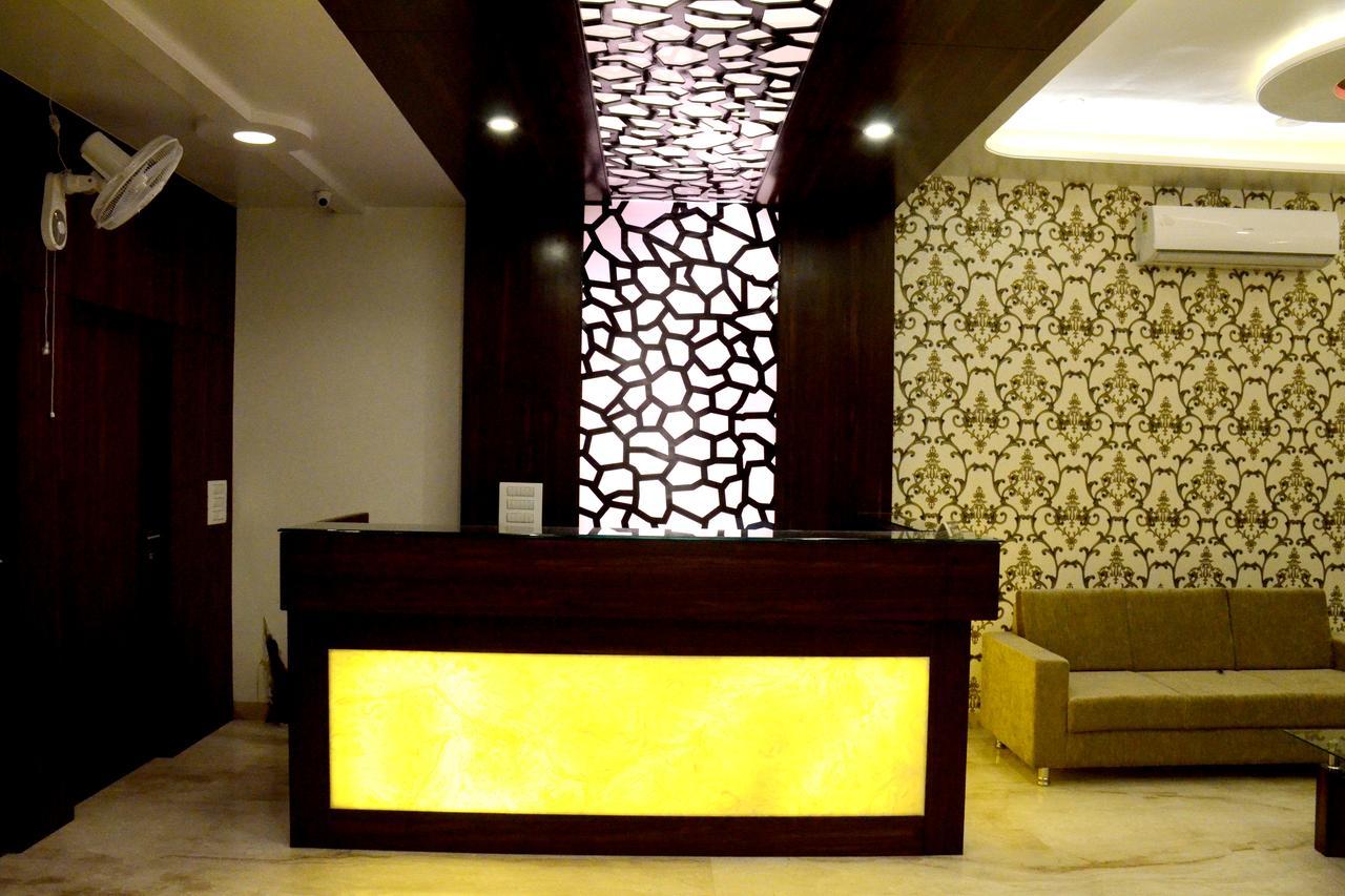 Hotel Gulmohar Pride Ахмаднагар Екстериор снимка