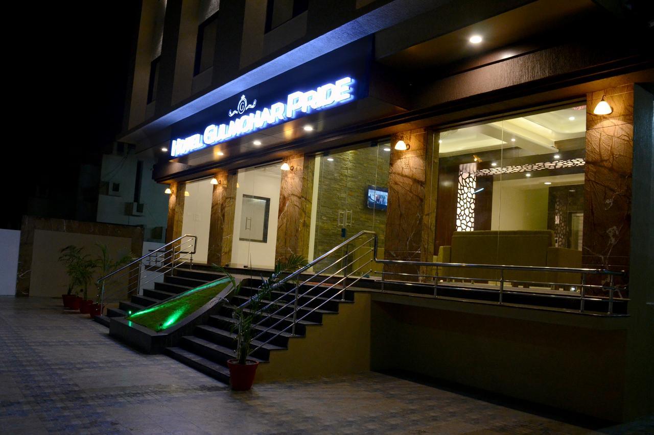 Hotel Gulmohar Pride Ахмаднагар Екстериор снимка