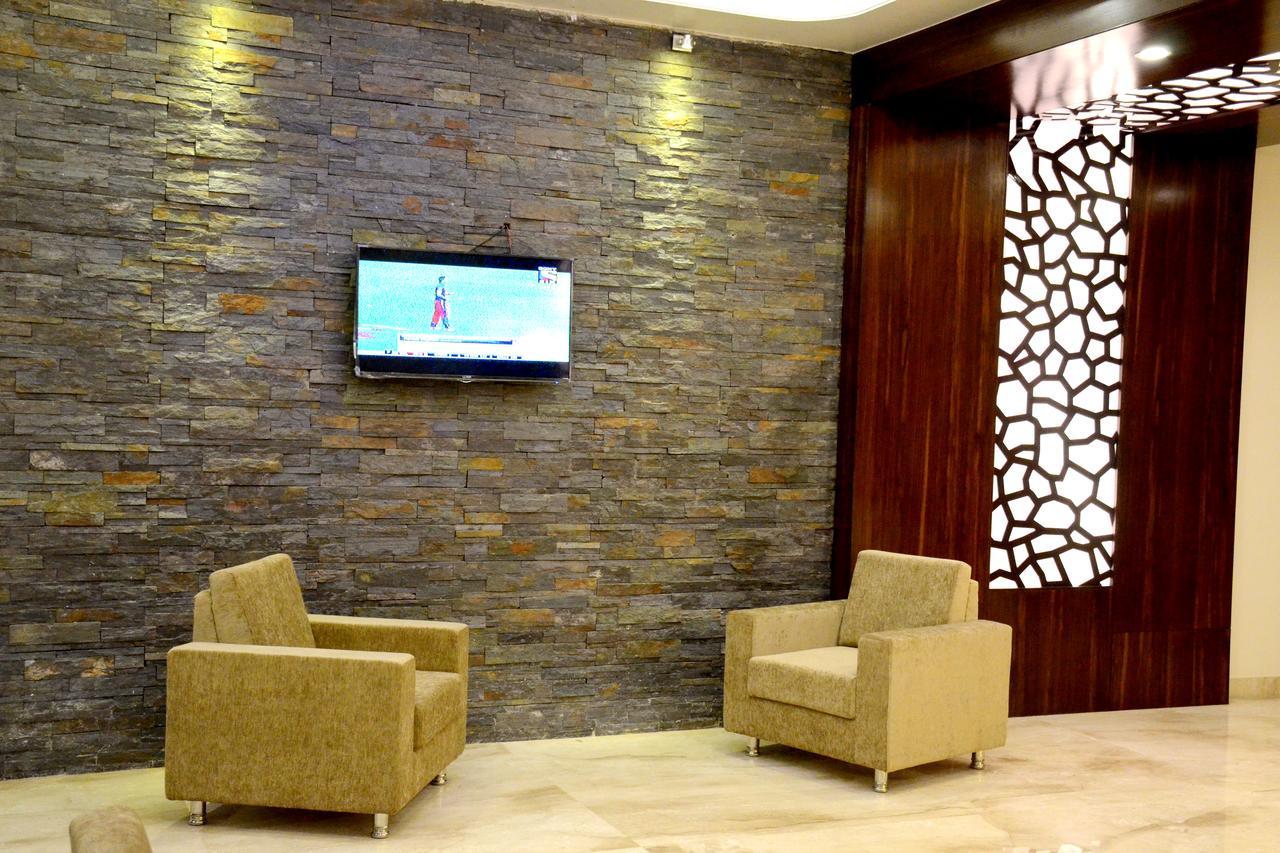Hotel Gulmohar Pride Ахмаднагар Екстериор снимка