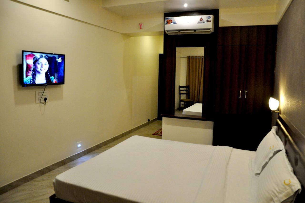 Hotel Gulmohar Pride Ахмаднагар Екстериор снимка