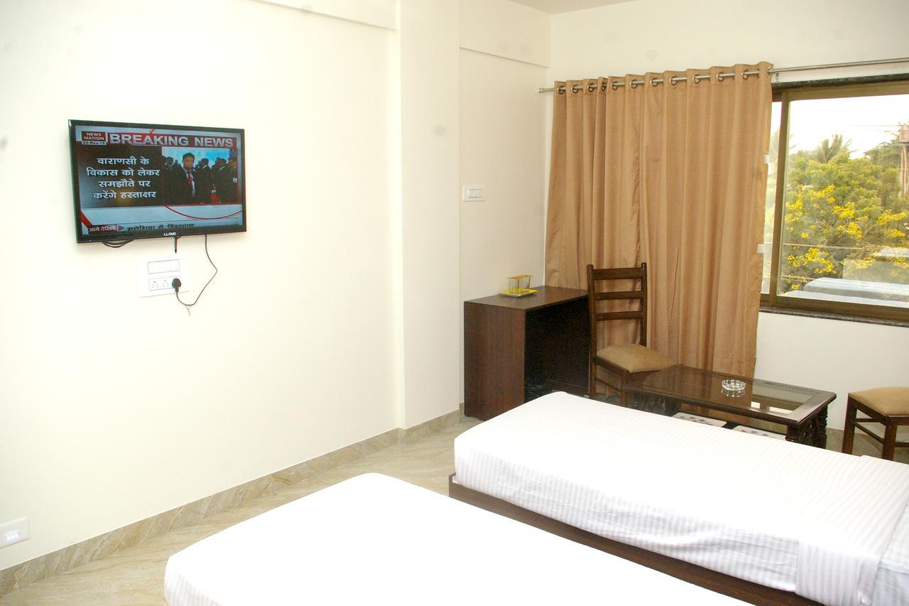 Hotel Gulmohar Pride Ахмаднагар Екстериор снимка