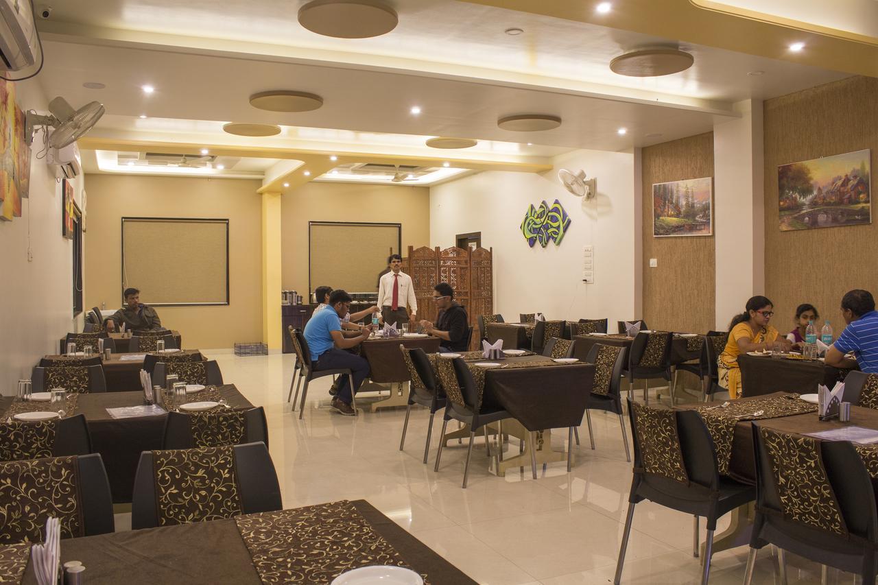 Hotel Gulmohar Pride Ахмаднагар Екстериор снимка
